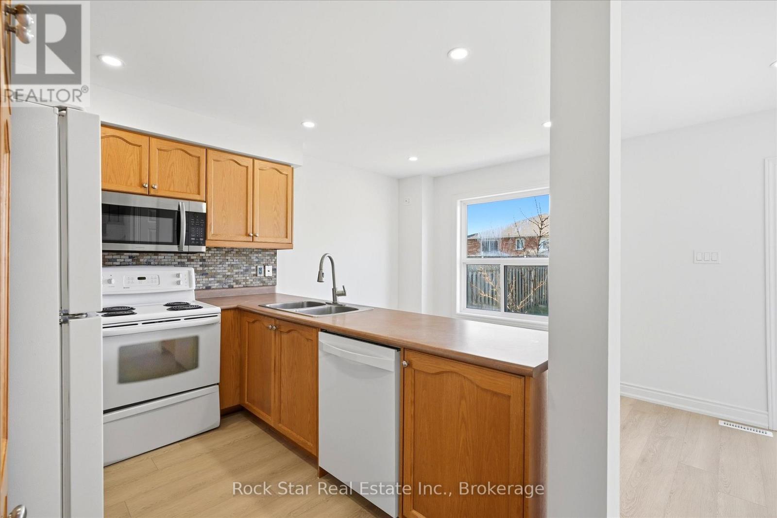 20 Knupp Road, Barrie (Edgehill Drive), Ontario  L4N 0P6 - Photo 6 - S13030248