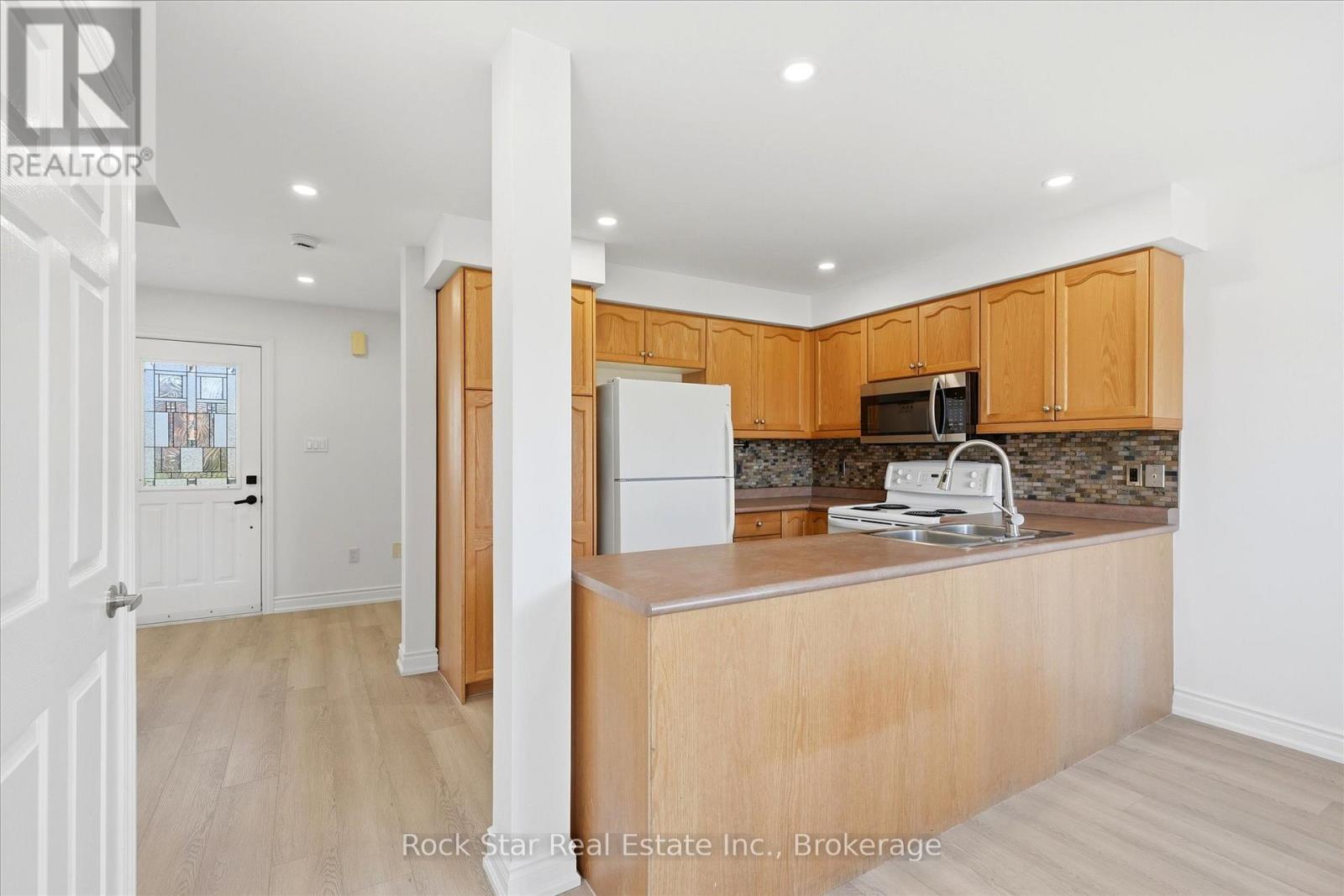 20 Knupp Road, Barrie (Edgehill Drive), Ontario  L4N 0P6 - Photo 8 - S13030248