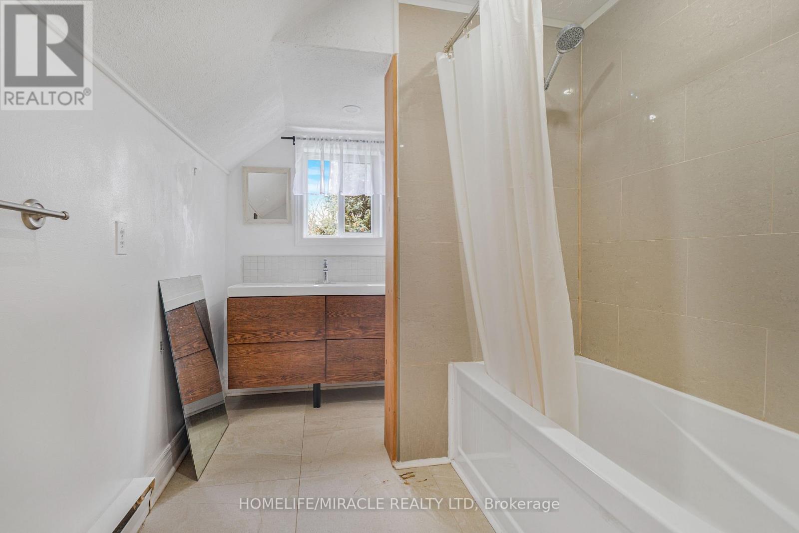 3318 Sinnicks Avenue, Niagara Falls, Ontario  L2J 2G3 - Photo 16 - X13029732