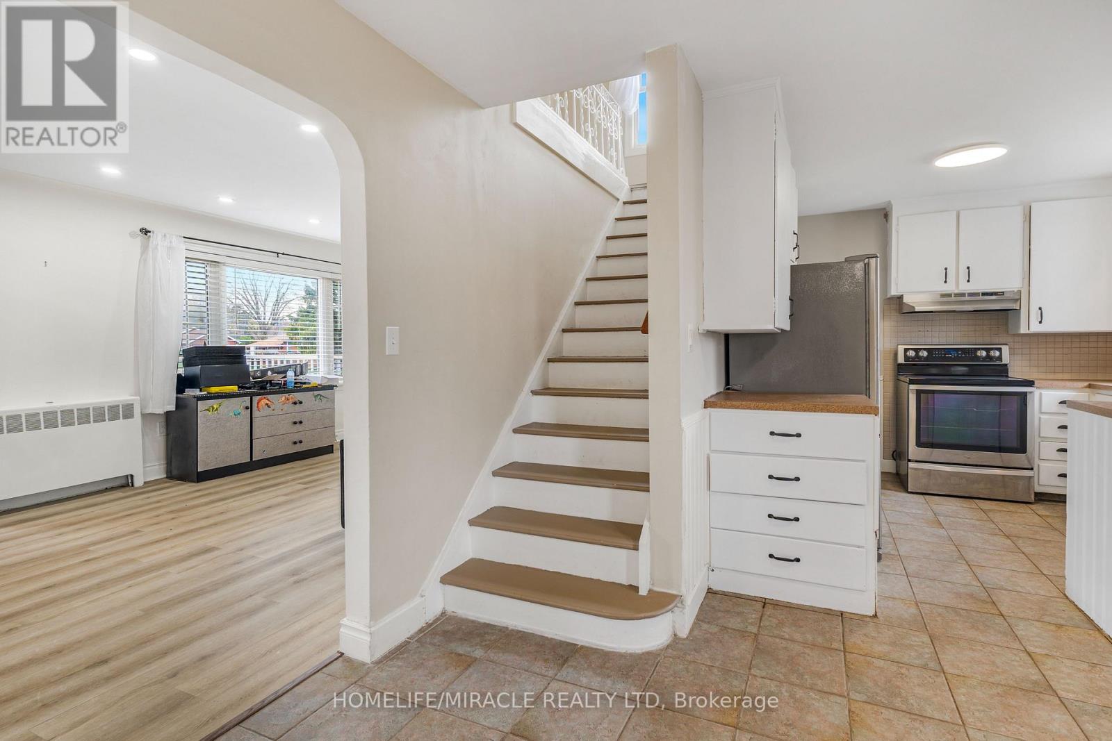 3318 Sinnicks Avenue, Niagara Falls, Ontario  L2J 2G3 - Photo 6 - X13029732