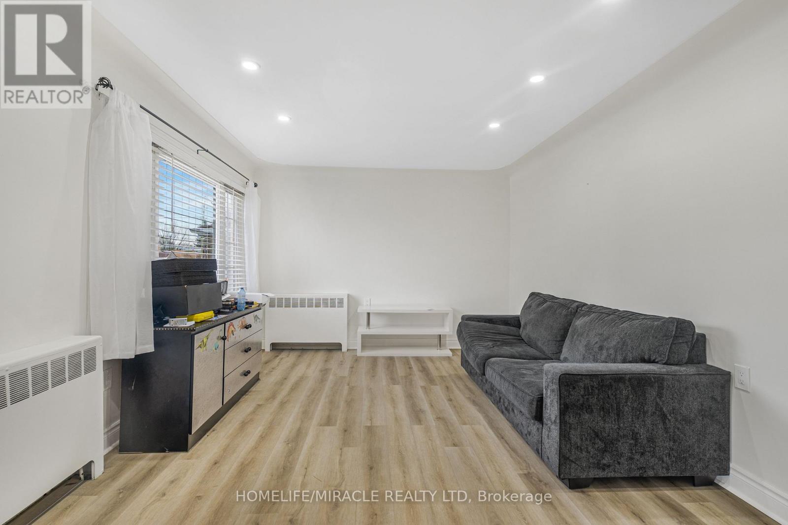 3318 Sinnicks Avenue, Niagara Falls, Ontario  L2J 2G3 - Photo 8 - X13029732