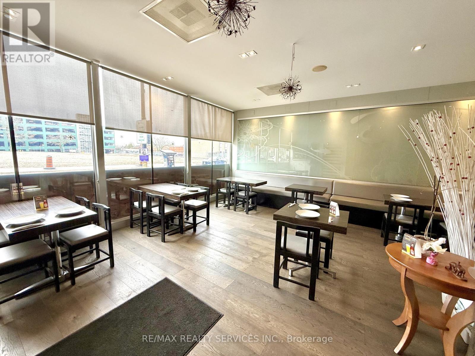 12 Queen Street, St. Catharines, Ontario  L2R 5G3 - Photo 10 - X13029830