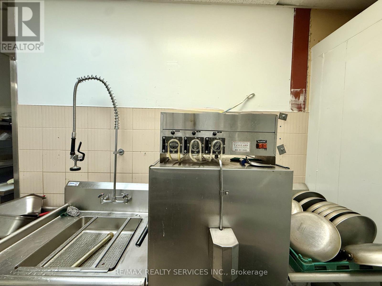 12 Queen Street, St. Catharines, Ontario  L2R 5G3 - Photo 16 - X13029830