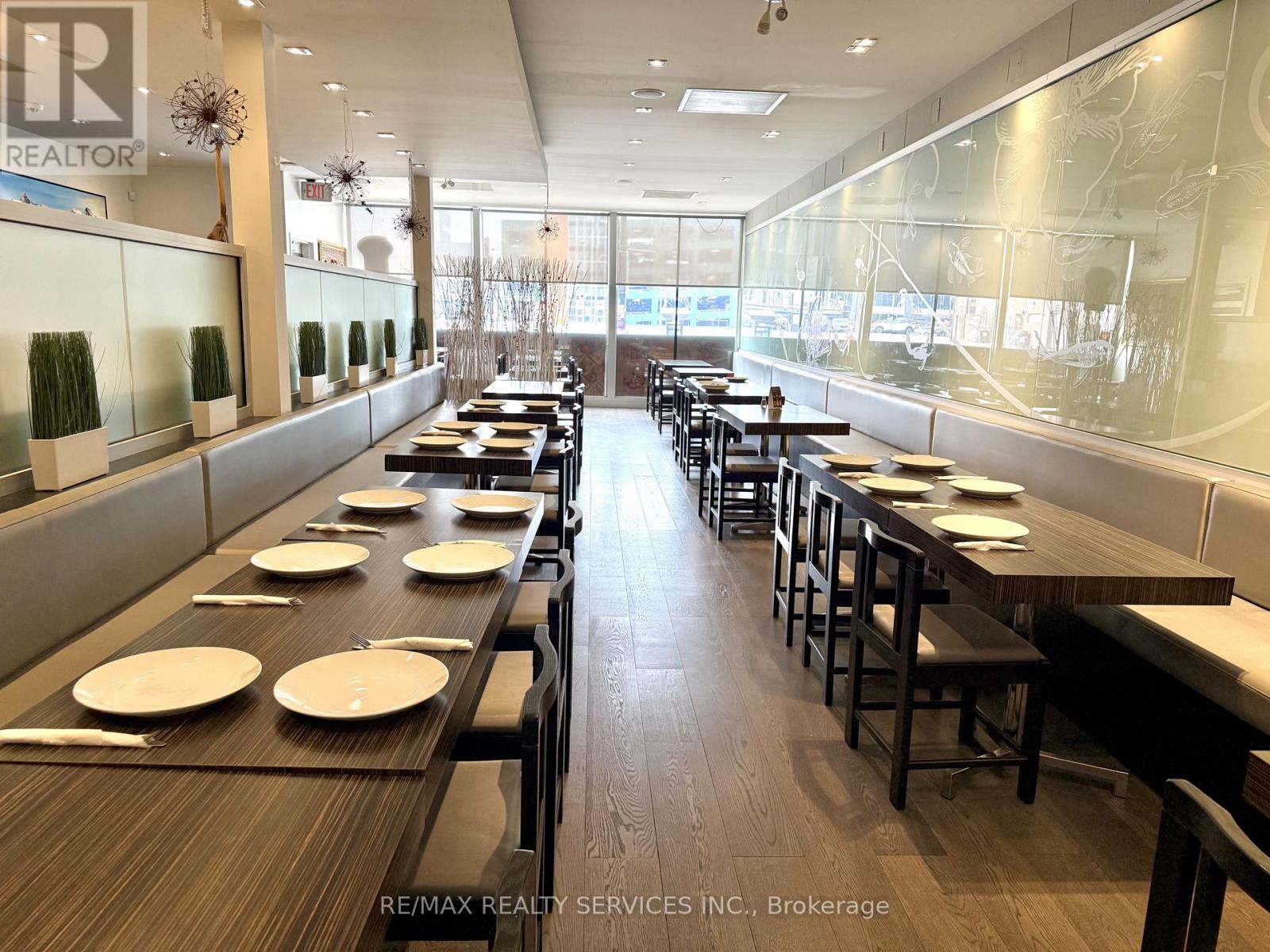 12 Queen Street, St. Catharines, Ontario  L2R 5G3 - Photo 7 - X13029830