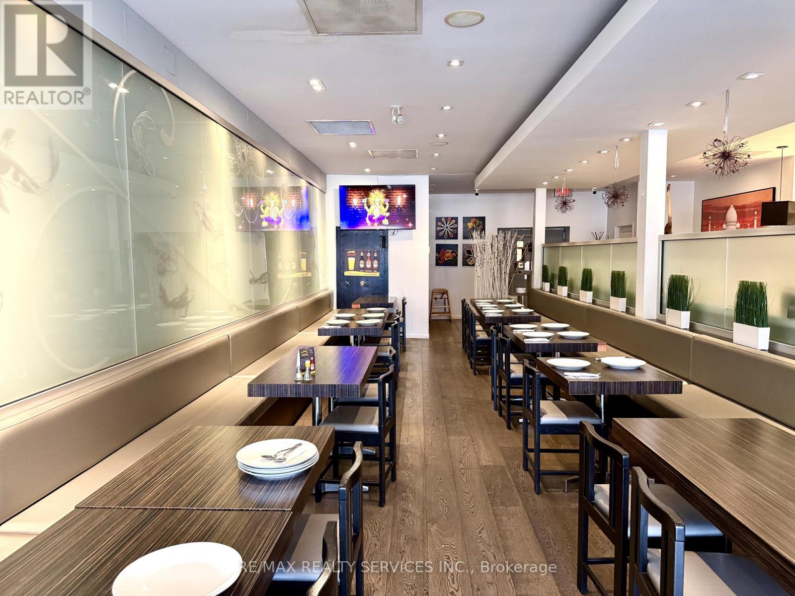 12 Queen Street, St. Catharines, Ontario  L2R 5G3 - Photo 8 - X13029830