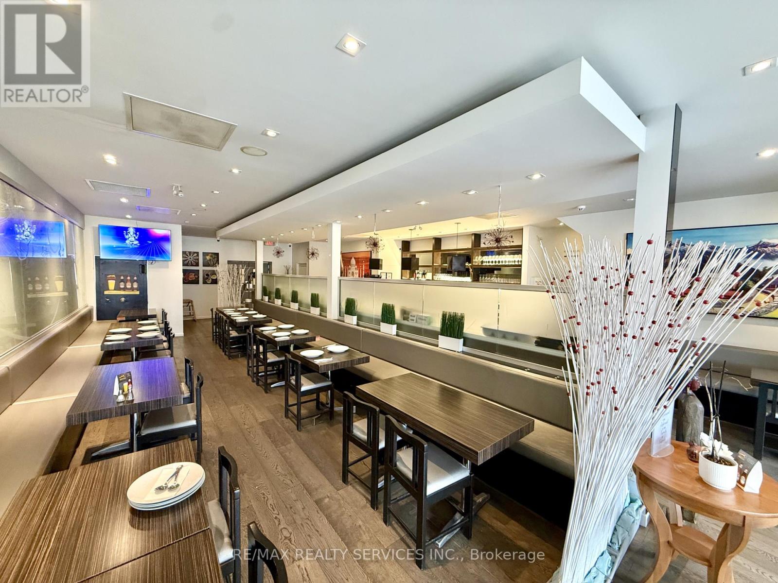 12 Queen Street, St. Catharines, Ontario  L2R 5G3 - Photo 9 - X13029830