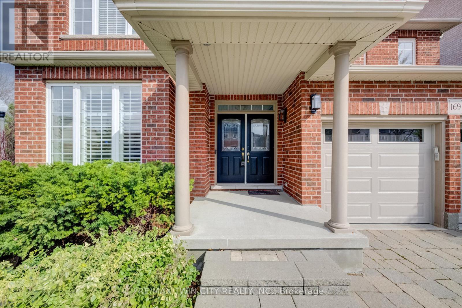 169 Falconridge Drive, Kitchener, Ontario  N2K 4J9 - Photo 3 - X13029906