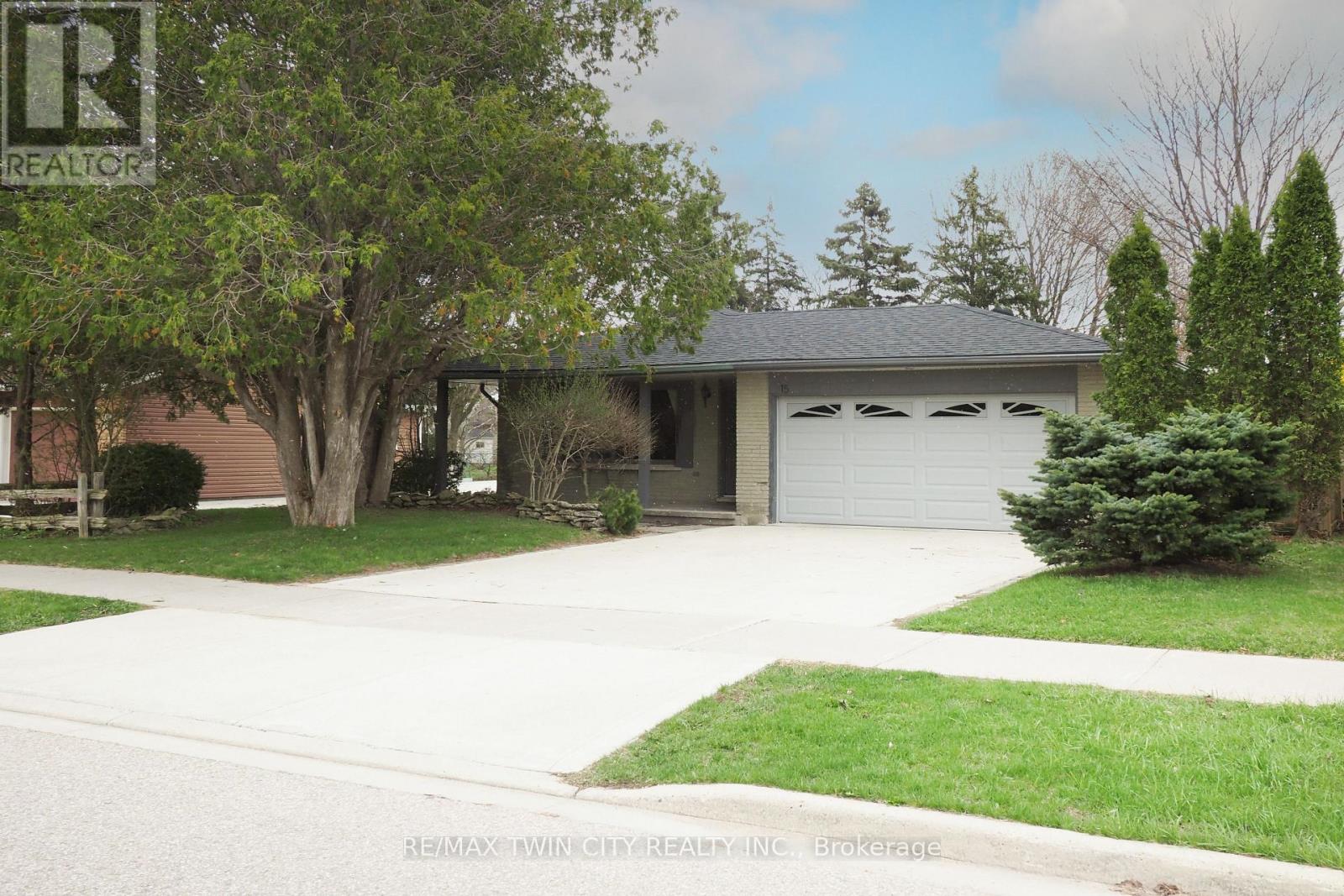 15 Mockingbird Drive, Woolwich, Ontario  N3B 1S9 - Photo 2 - X13030110
