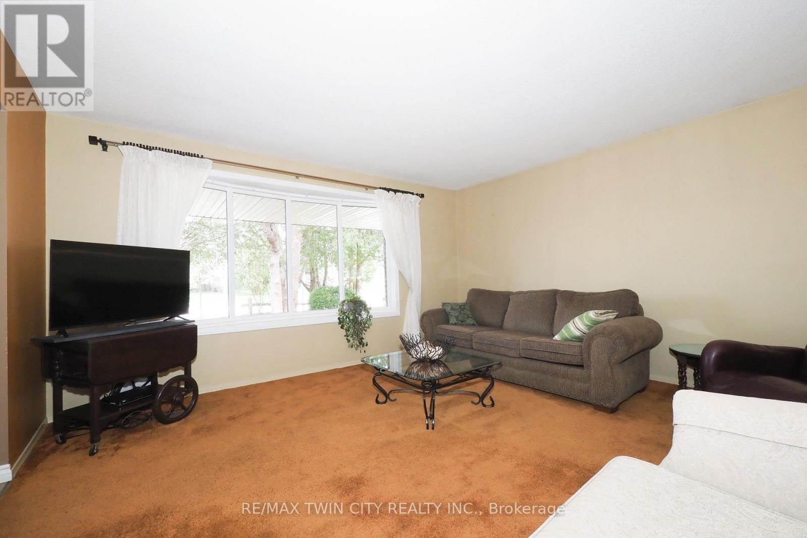 15 Mockingbird Drive, Woolwich, Ontario  N3B 1S9 - Photo 8 - X13030110