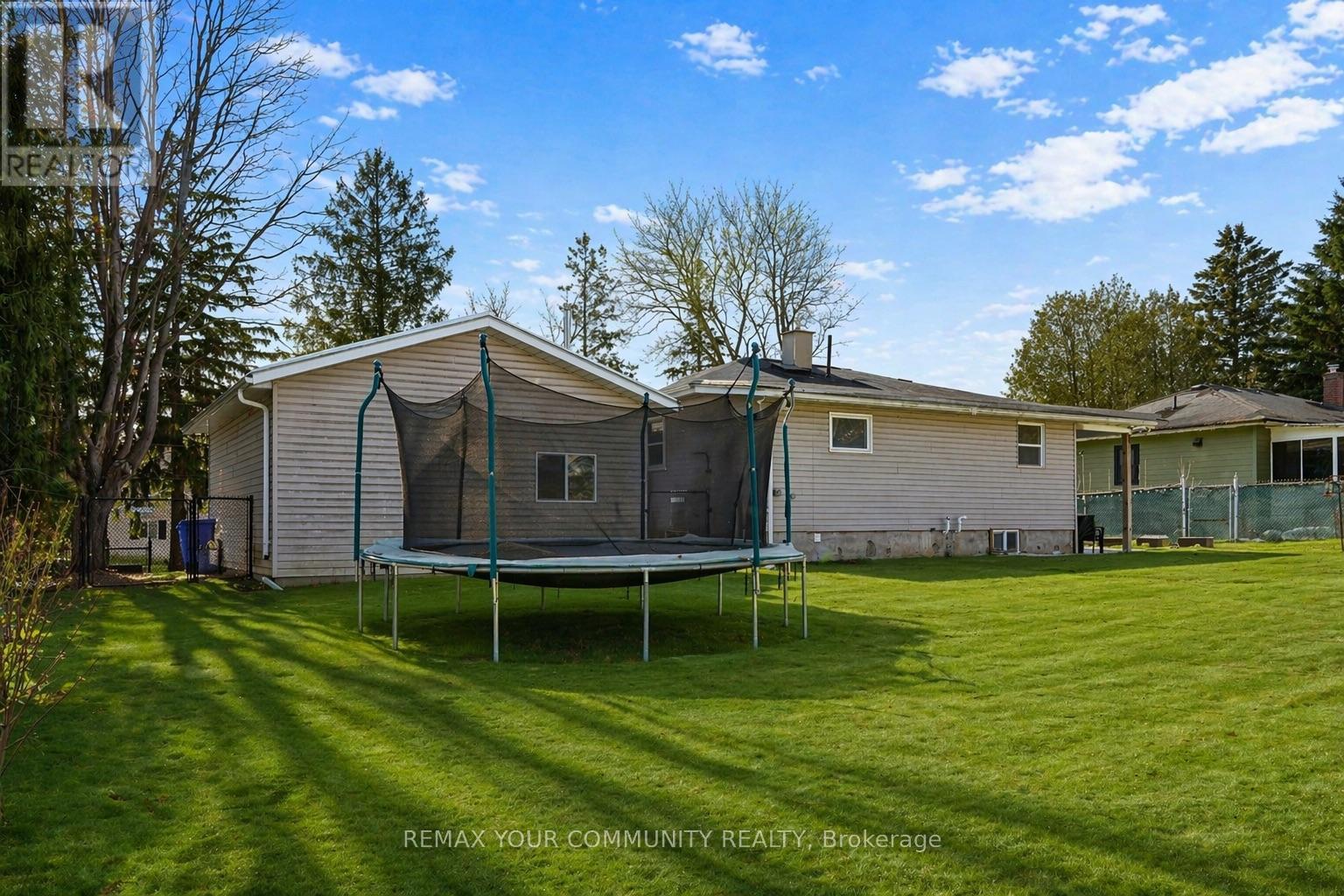 8 Victor Drive, Whitchurch-Stouffville, Ontario  L4A 3G5 - Photo 39 - N12811330