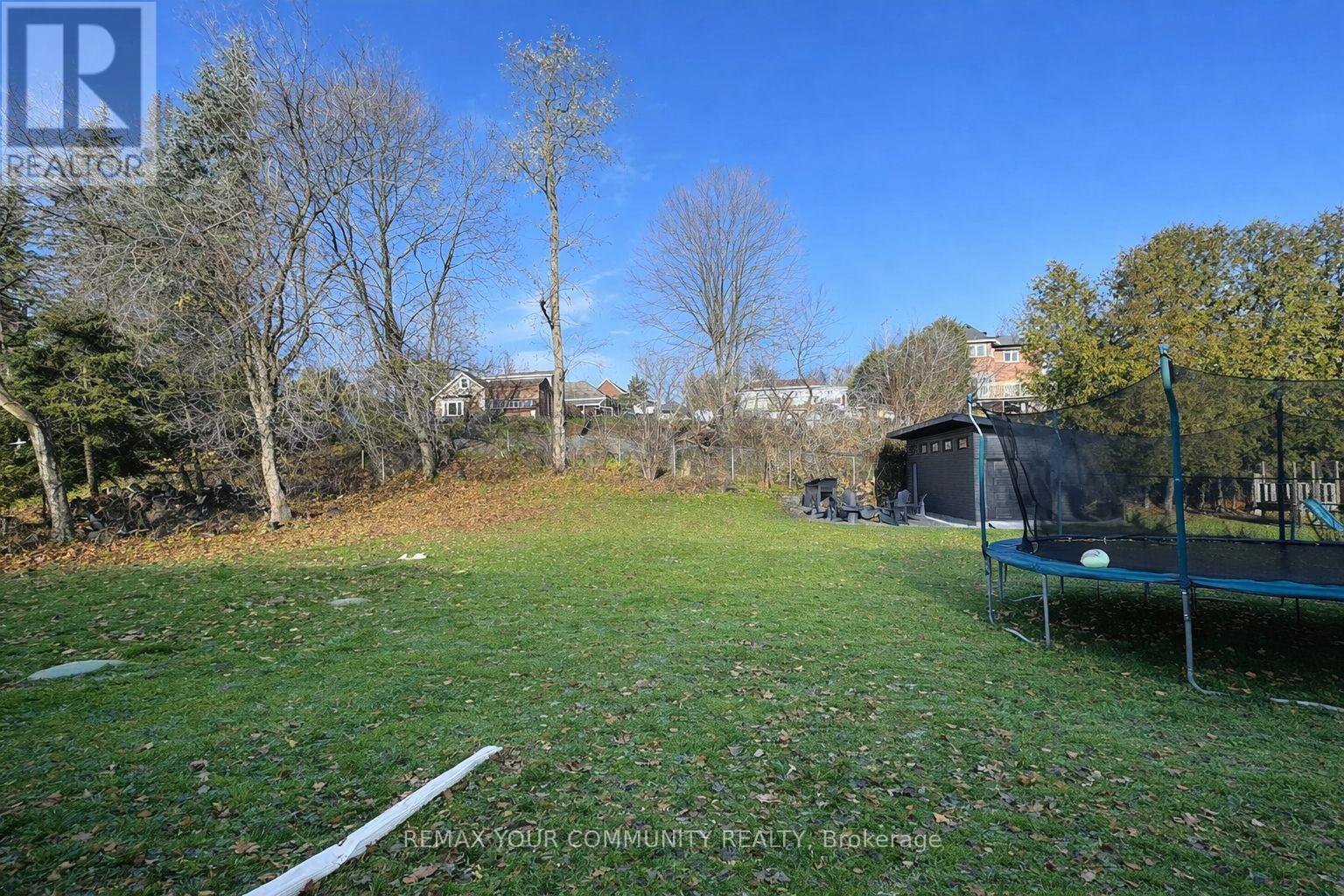 8 Victor Drive, Whitchurch-Stouffville, Ontario  L4A 3G5 - Photo 38 - N12811330