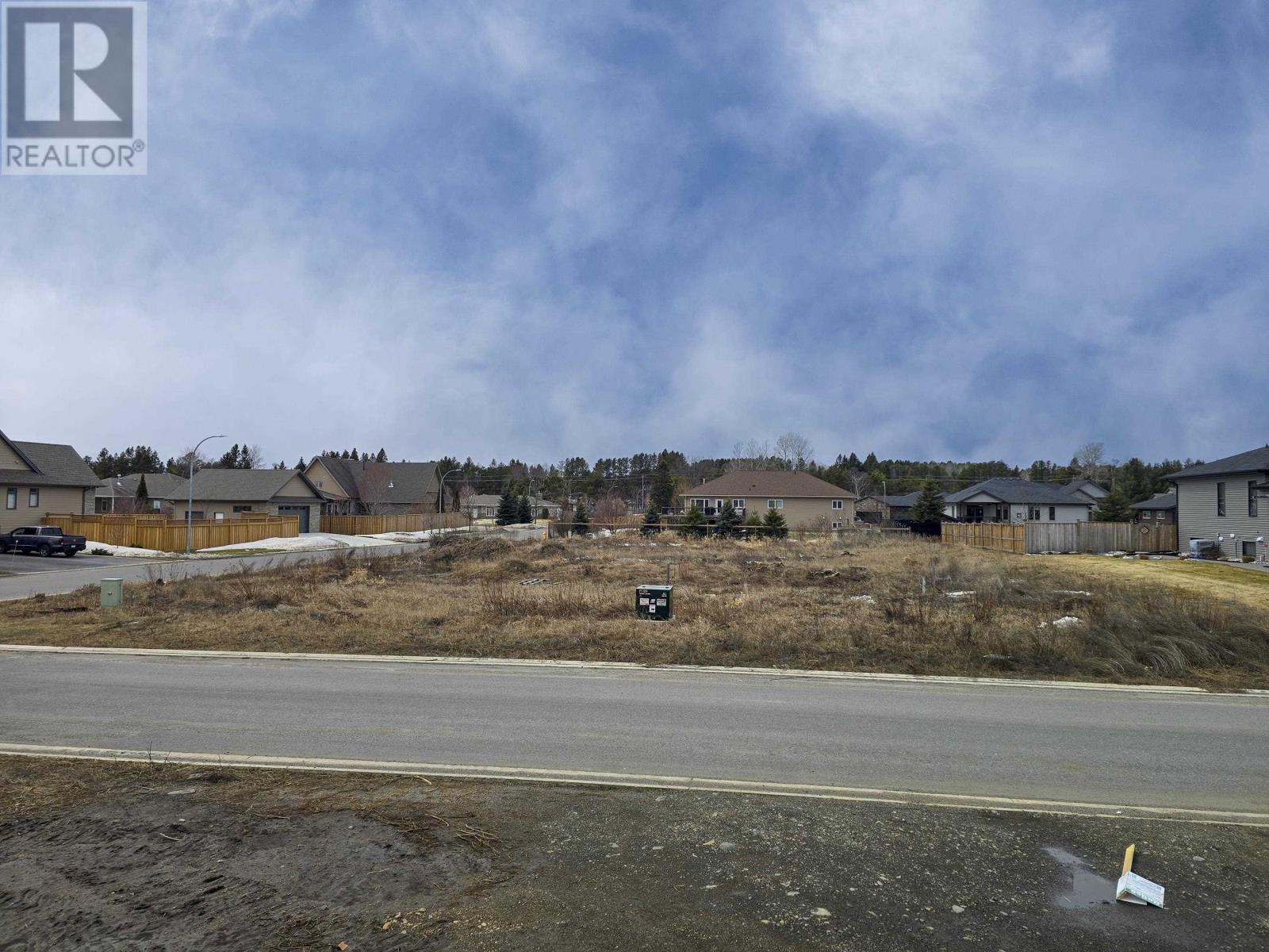 2103 Magnolia Dr, Thunder Bay, Ontario  P7K 0J3 - Photo 1 - TB2600770