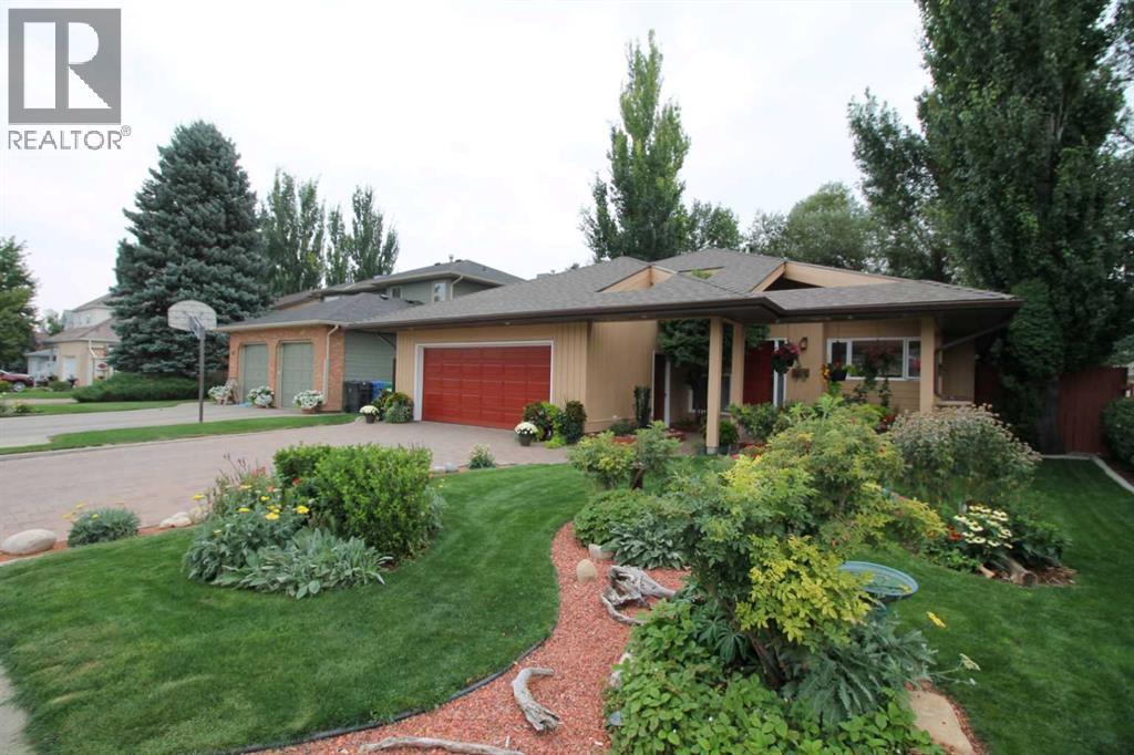 18 Coachwood Road W, Lethbridge, Alberta