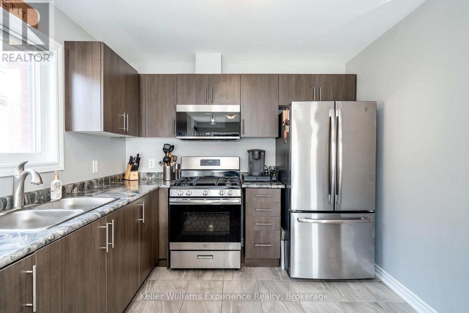 32 Hatton Drive, Penetanguishene, Ontario  L9M 0V6 - Photo 8 - S13030164