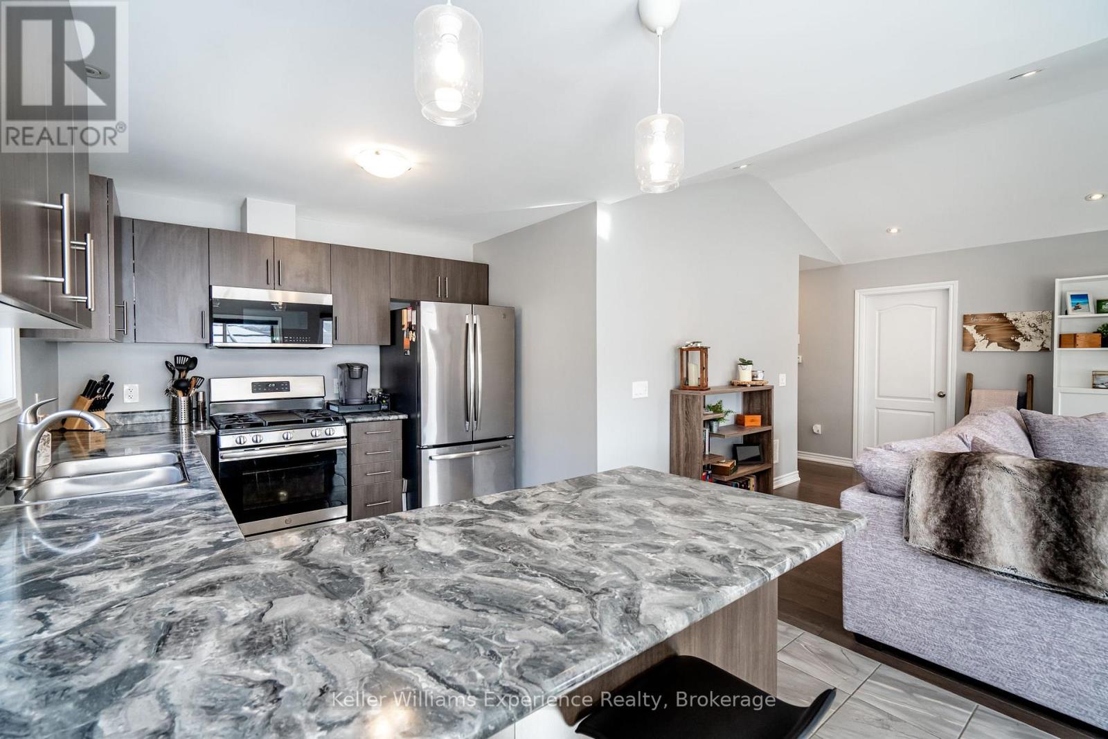 32 Hatton Drive, Penetanguishene, Ontario  L9M 0V6 - Photo 9 - S13030164