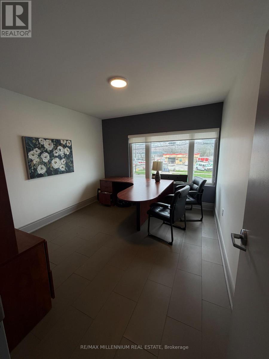 418 Plains Road E, Burlington, Ontario  L7T 2C8 - Photo 3 - W12986058