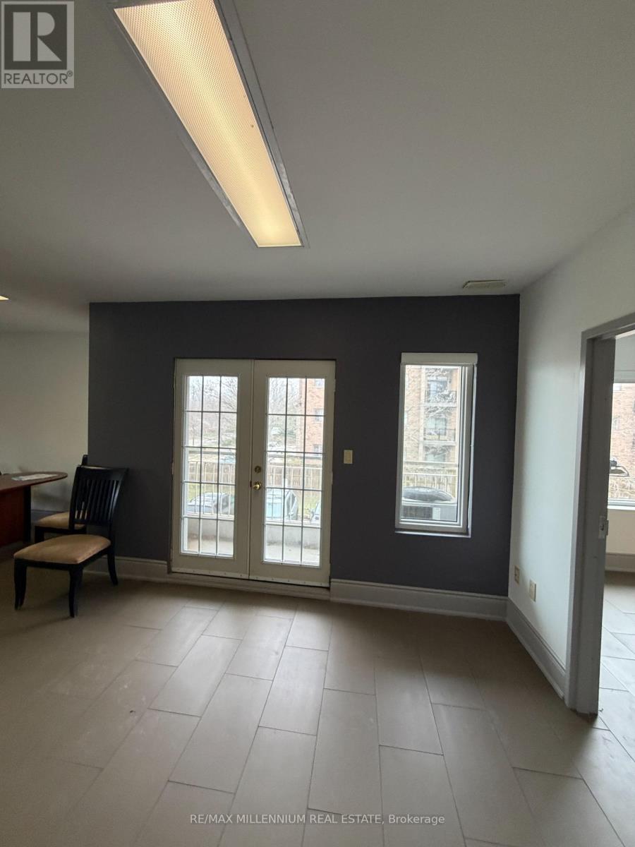 418 Plains Road E, Burlington, Ontario  L7T 2C8 - Photo 7 - W12986058