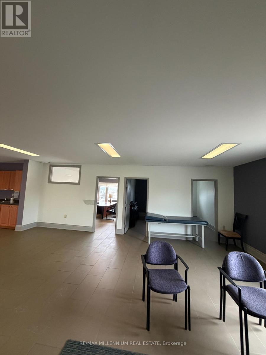 418 Plains Road E, Burlington, Ontario  L7T 2C8 - Photo 8 - W12986058