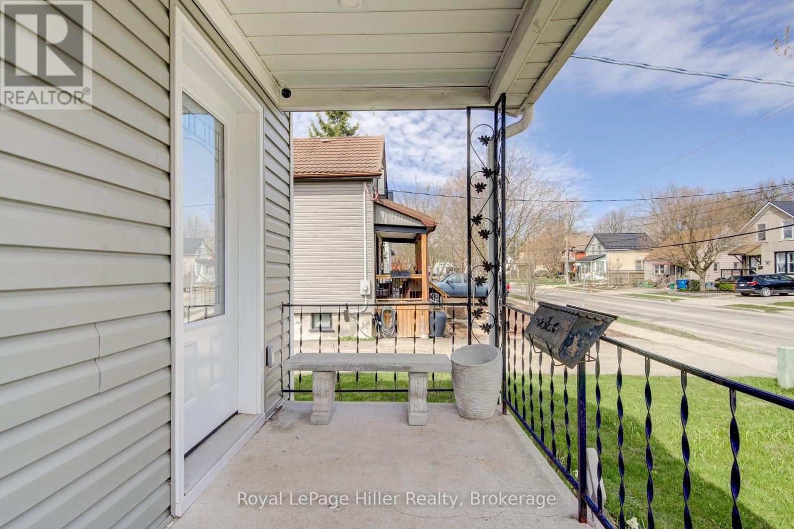 31 Norfolk Street, Stratford, Ontario  N5A 3Y6 - Photo 3 - X13030242