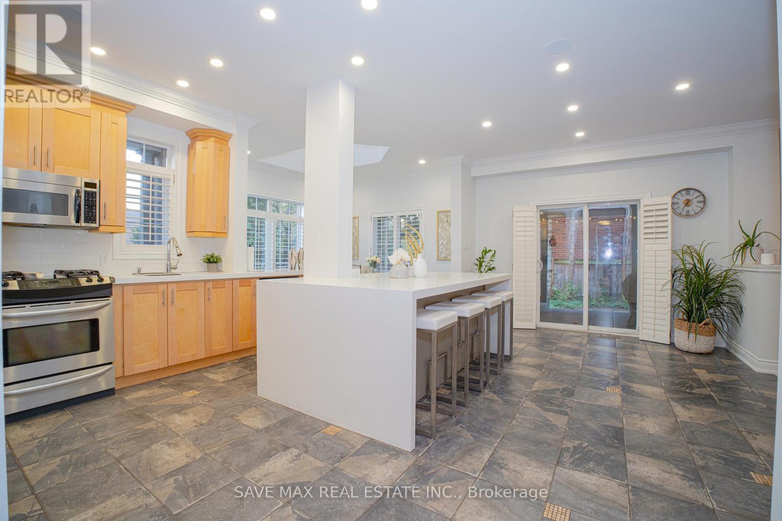 50 Islandview Way, Hamilton, Ontario  L8E 6C1 - Photo 7 - X12791470