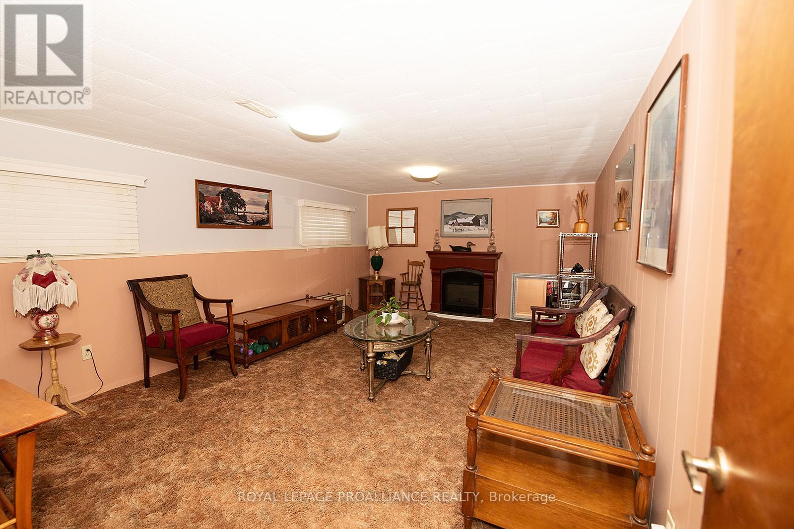 35 Morris Drive, Belleville (Belleville Ward), Ontario  K8P 5B3 - Photo 19 - X12888544