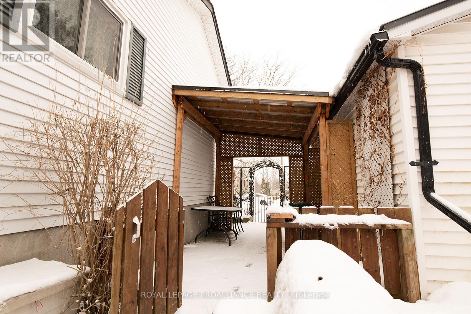 35 Morris Drive, Belleville (Belleville Ward), Ontario  K8P 5B3 - Photo 24 - X12888544