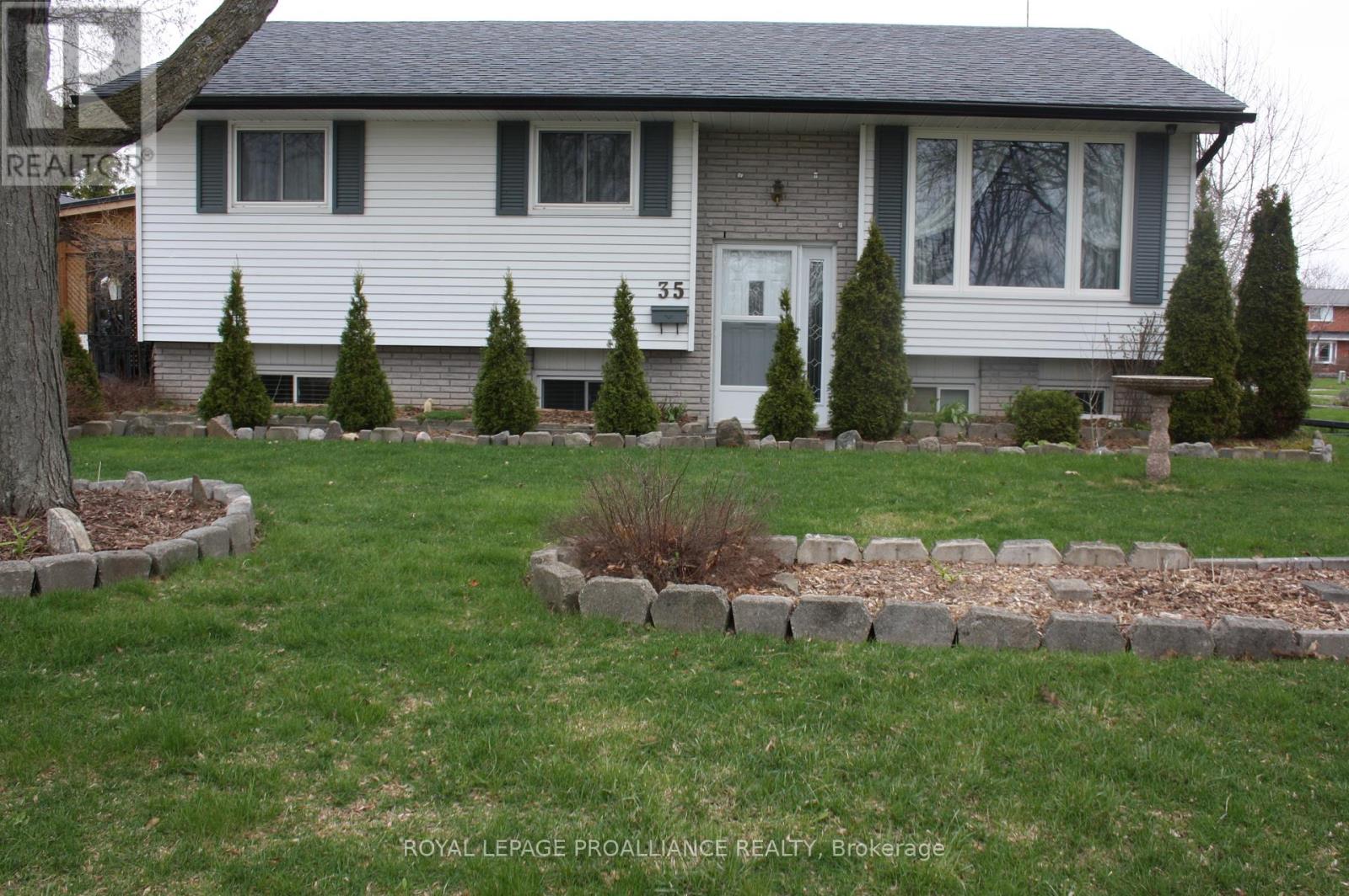 35 Morris Drive, Belleville, Ontario  K8P 5B3 - Photo 2 - X12888544