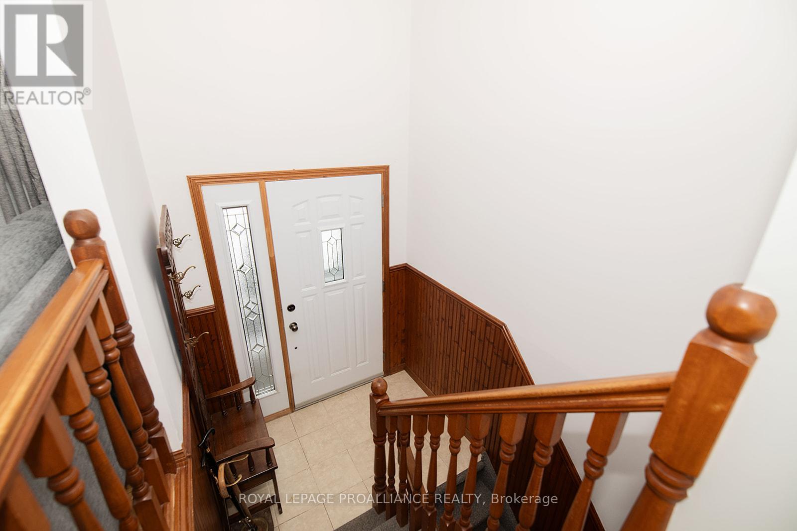 35 Morris Drive, Belleville (Belleville Ward), Ontario  K8P 5B3 - Photo 4 - X12888544