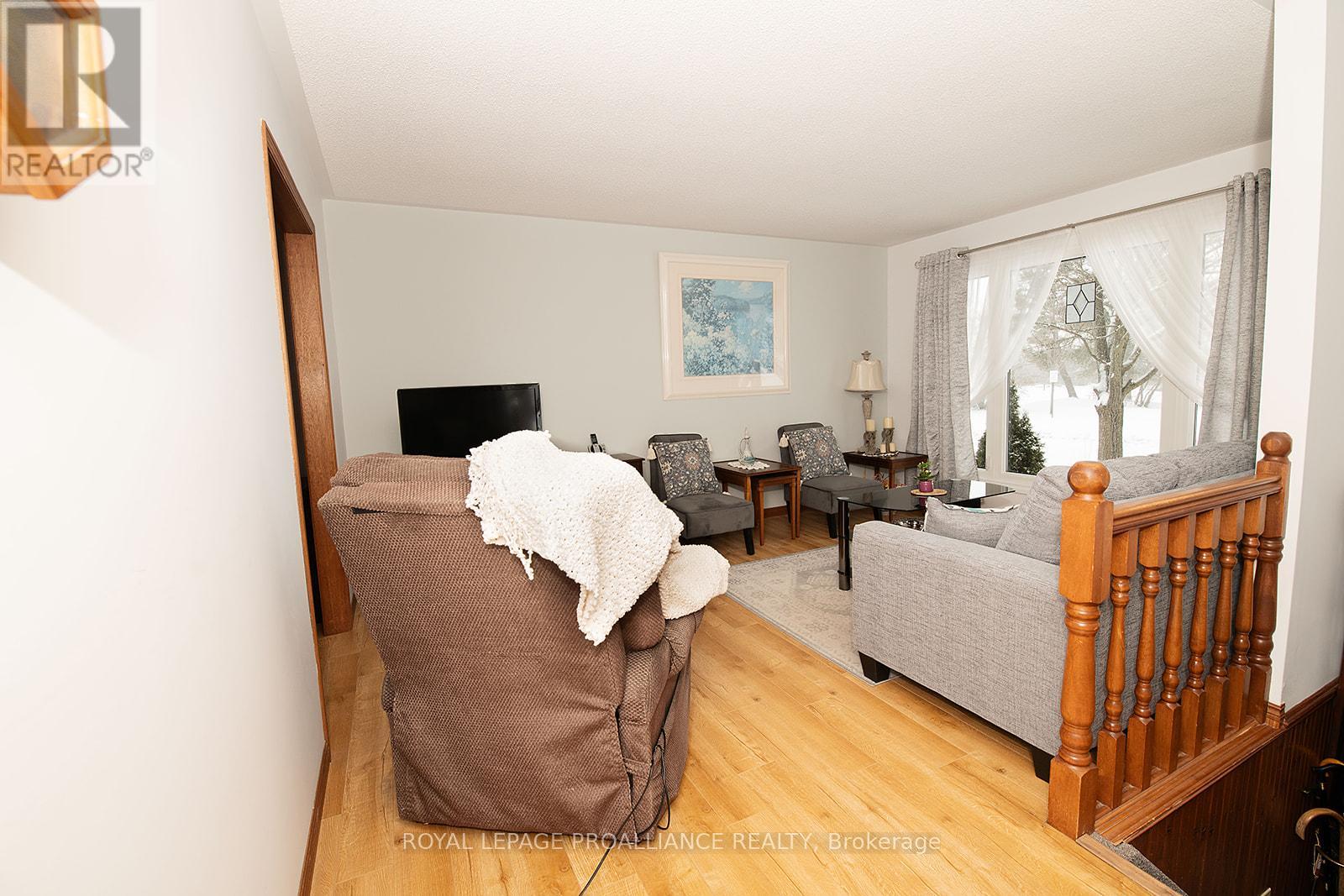 35 Morris Drive, Belleville (Belleville Ward), Ontario  K8P 5B3 - Photo 13 - X12888544