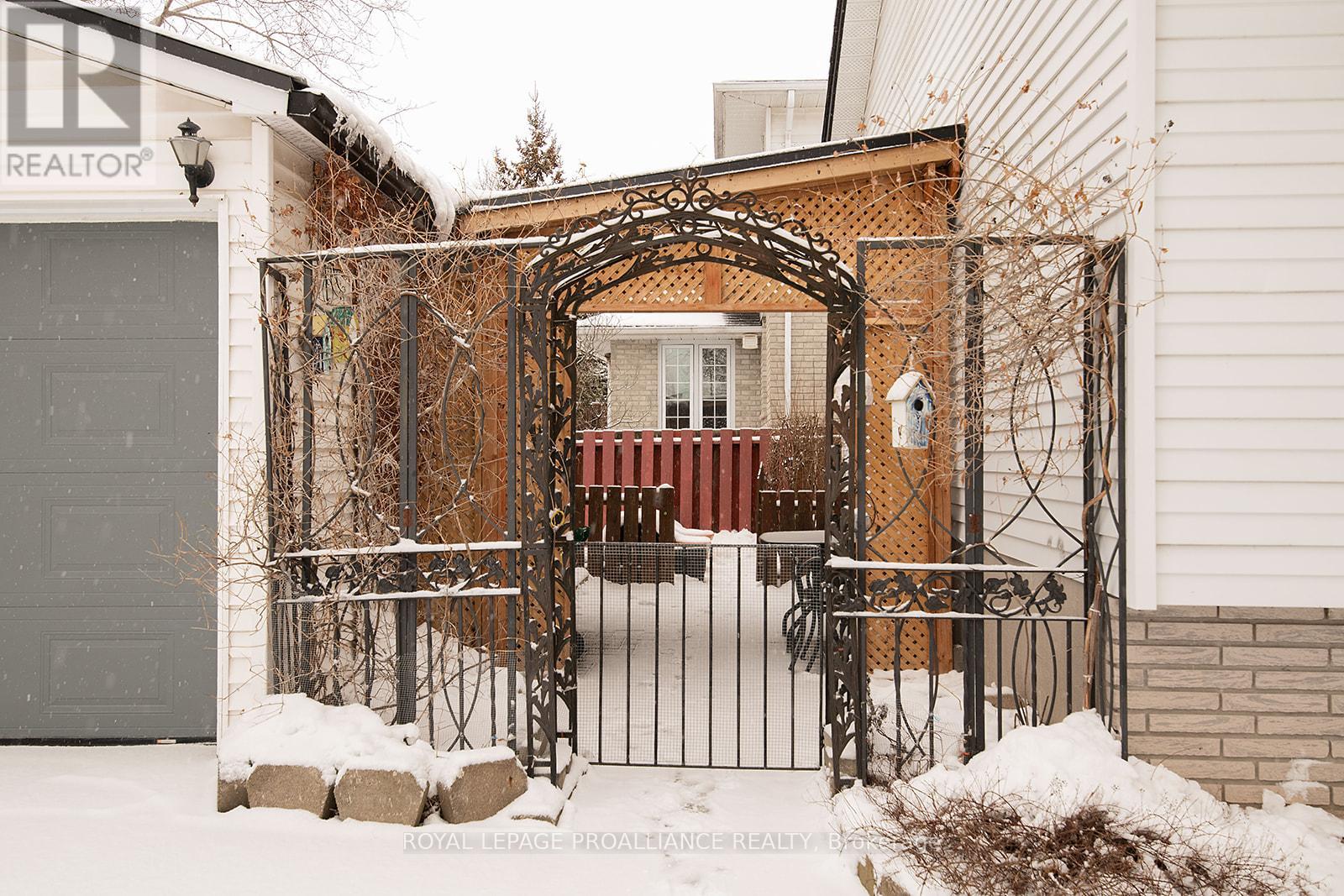 35 Morris Drive, Belleville (Belleville Ward), Ontario  K8P 5B3 - Photo 25 - X12888544