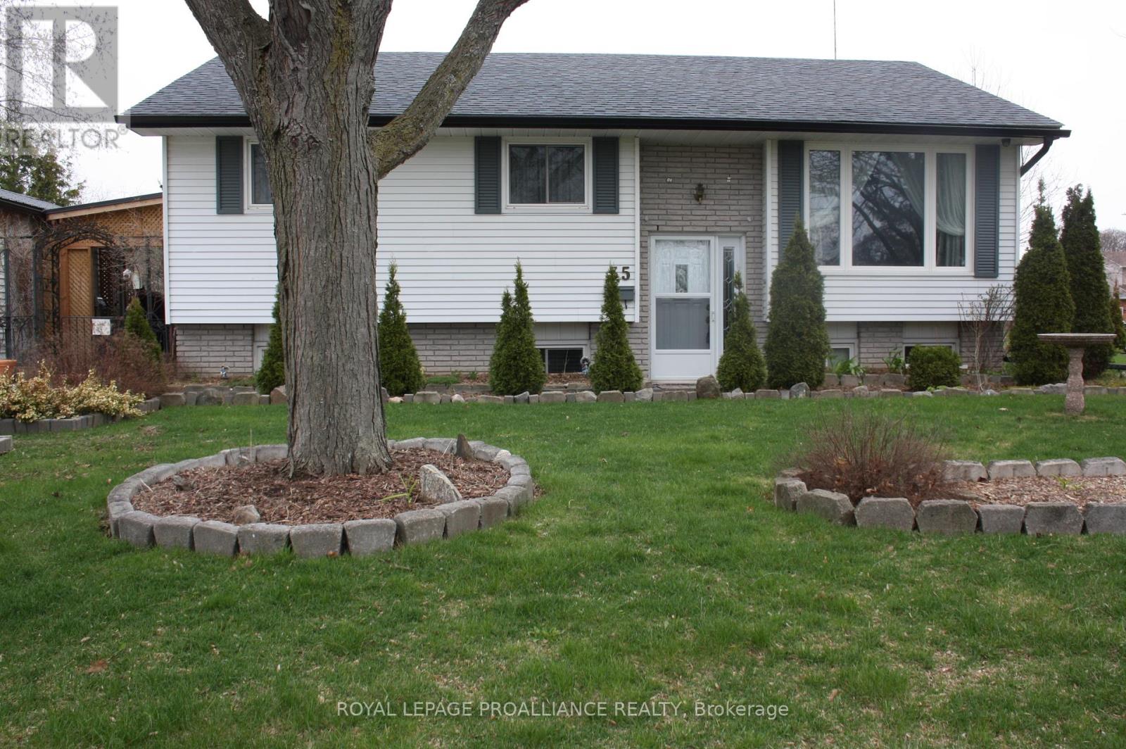 35 Morris Drive, Belleville, Ontario  K8P 5B3 - Photo 3 - X12888544