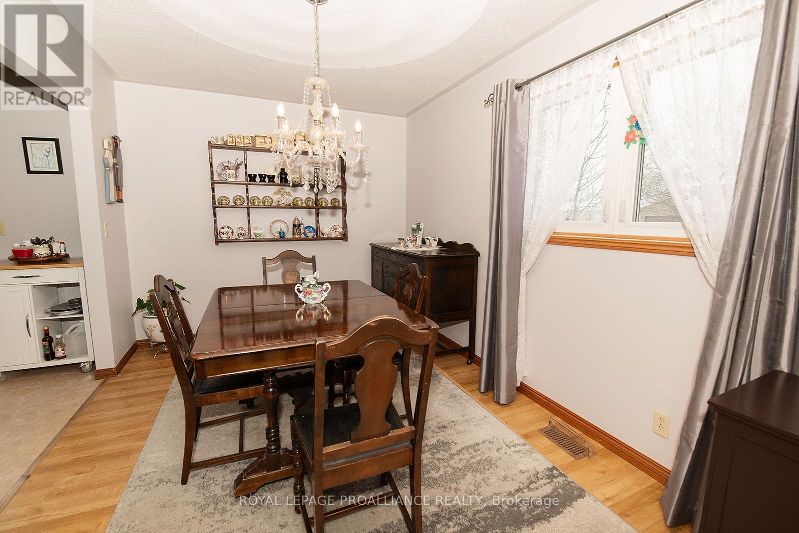 35 Morris Drive, Belleville (Belleville Ward), Ontario  K8P 5B3 - Photo 9 - X12888544