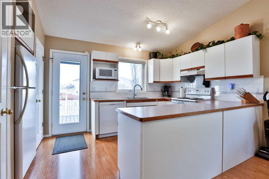 263 Red Crow Boulevard W, Lethbridge, Alberta  T1K 7B2 - Photo 5 - A2301807