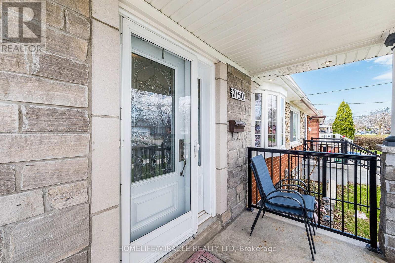 7150 Harwick Drive, Mississauga, Ontario  L4T 3A4 - Photo 3 - W12939524