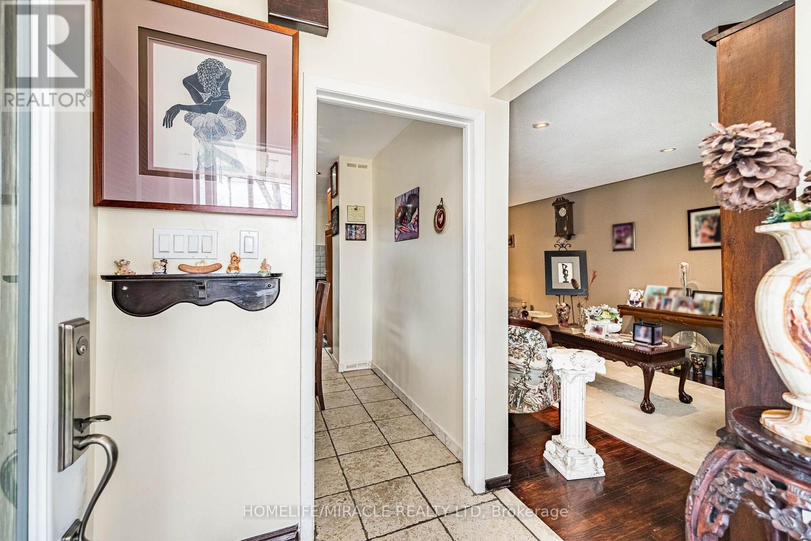 7150 Harwick Drive, Mississauga, Ontario  L4T 3A4 - Photo 4 - W12939524