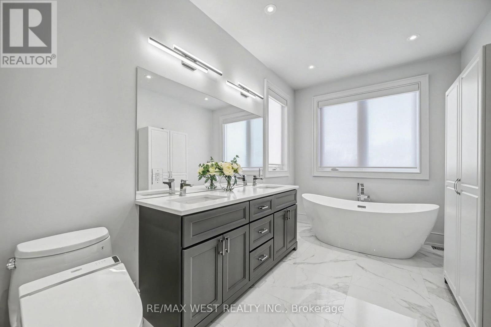 2267 Fifth Line W, Mississauga, Ontario  L5K 1V7 - Photo 10 - W13029272