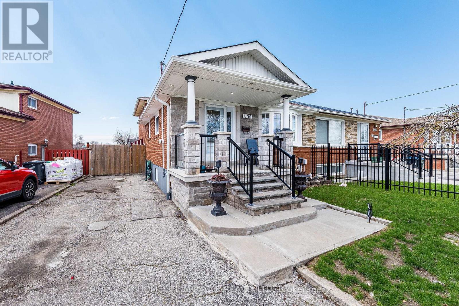 7150 Harwick Drive, Mississauga, Ontario  L4T 3A4 - Photo 2 - W12939524