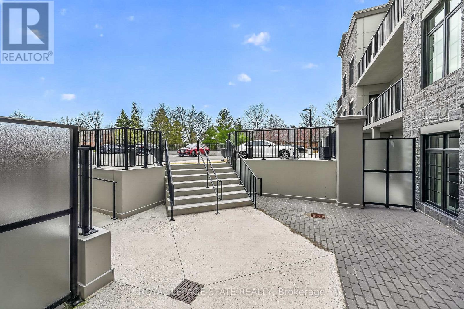 310 - 153 Wilson Street W, Hamilton, Ontario  L9G 1N4 - Photo 3 - X12796732