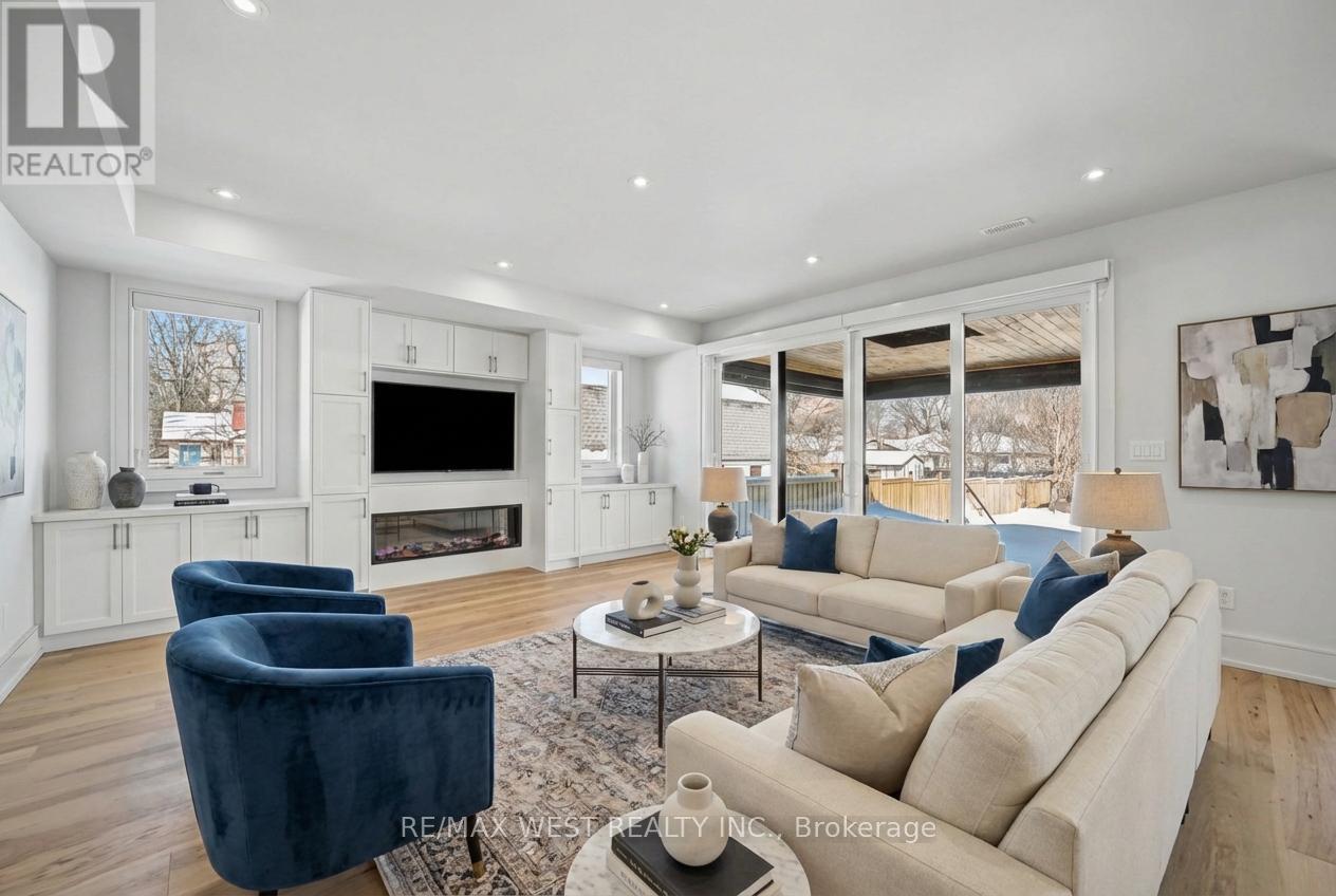 2267 Fifth Line W, Mississauga, Ontario  L5K 1V7 - Photo 3 - W13029272