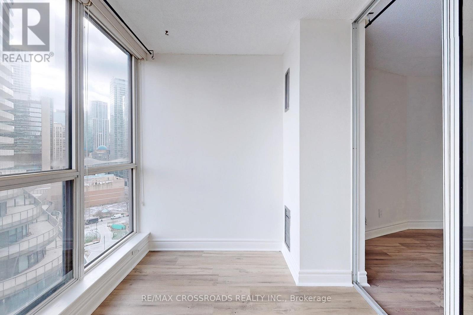 1412 - 24 Wellesley Street W, Toronto, Ontario  M4Y 2X6 - Photo 20 - C13030282