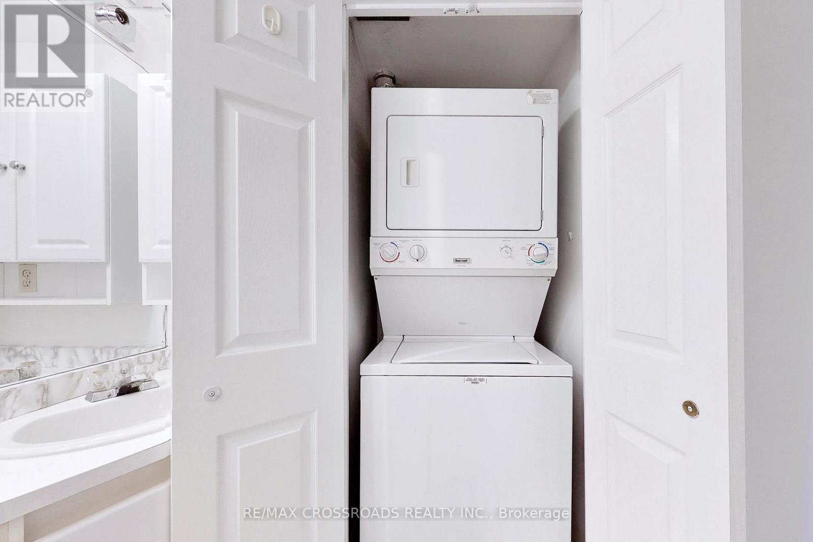 1412 - 24 Wellesley Street W, Toronto, Ontario  M4Y 2X6 - Photo 24 - C13030282