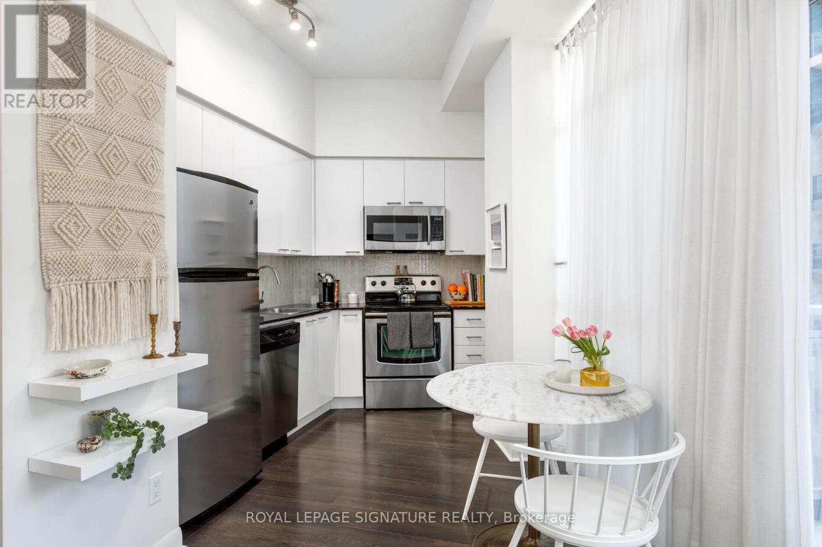 705 - 15 Bruyeres Mews, Toronto, Ontario  M5V 0A7 - Photo 3 - C13030308