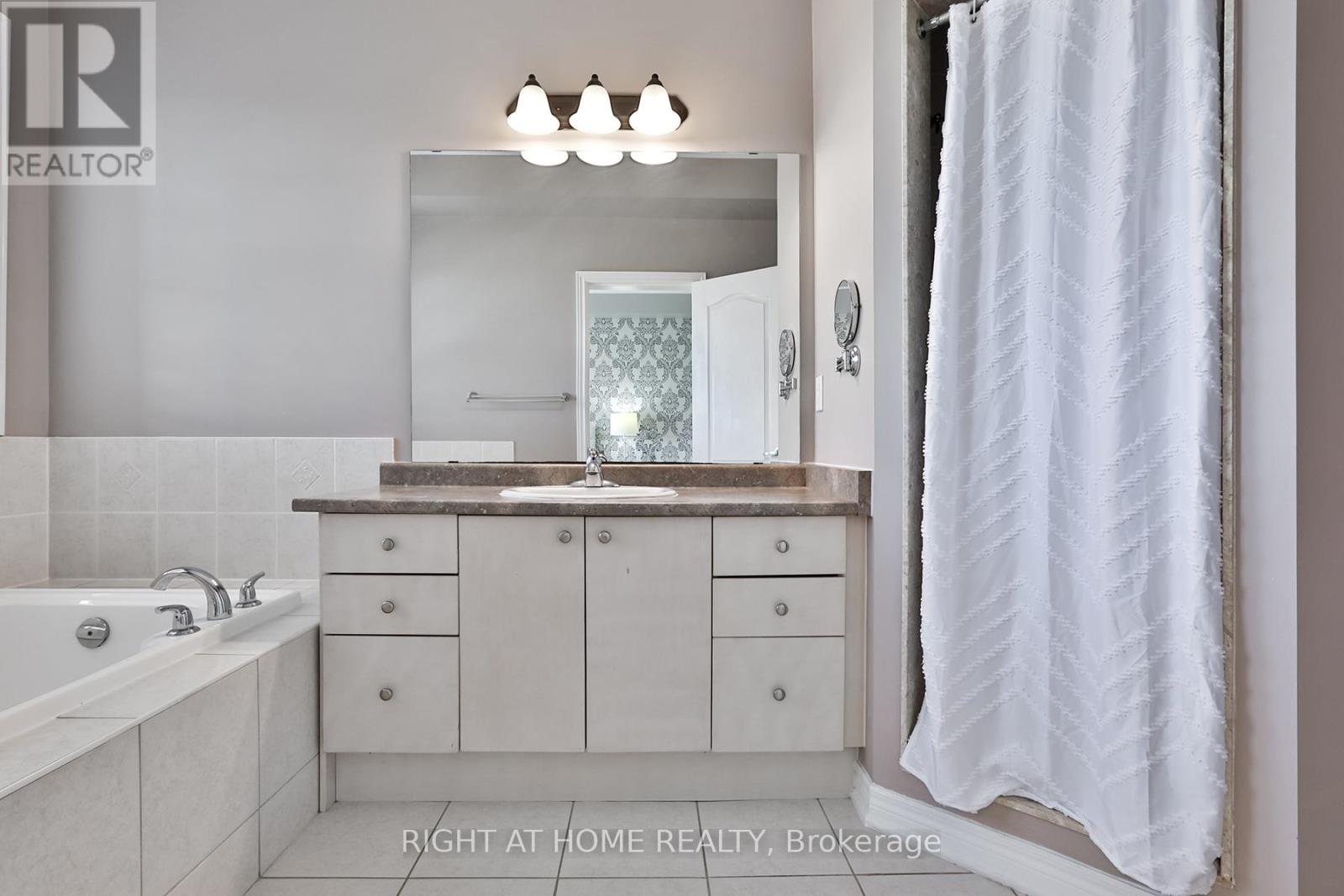 10681 Woodbine Avenue, Markham, Ontario  L6C 0H4 - Photo 28 - N13030130