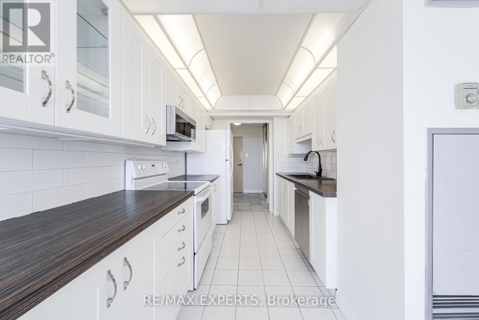 1506 - 7 Townsgate Drive, Vaughan, Ontario  L4J 7Z9 - Photo 12 - N13030196