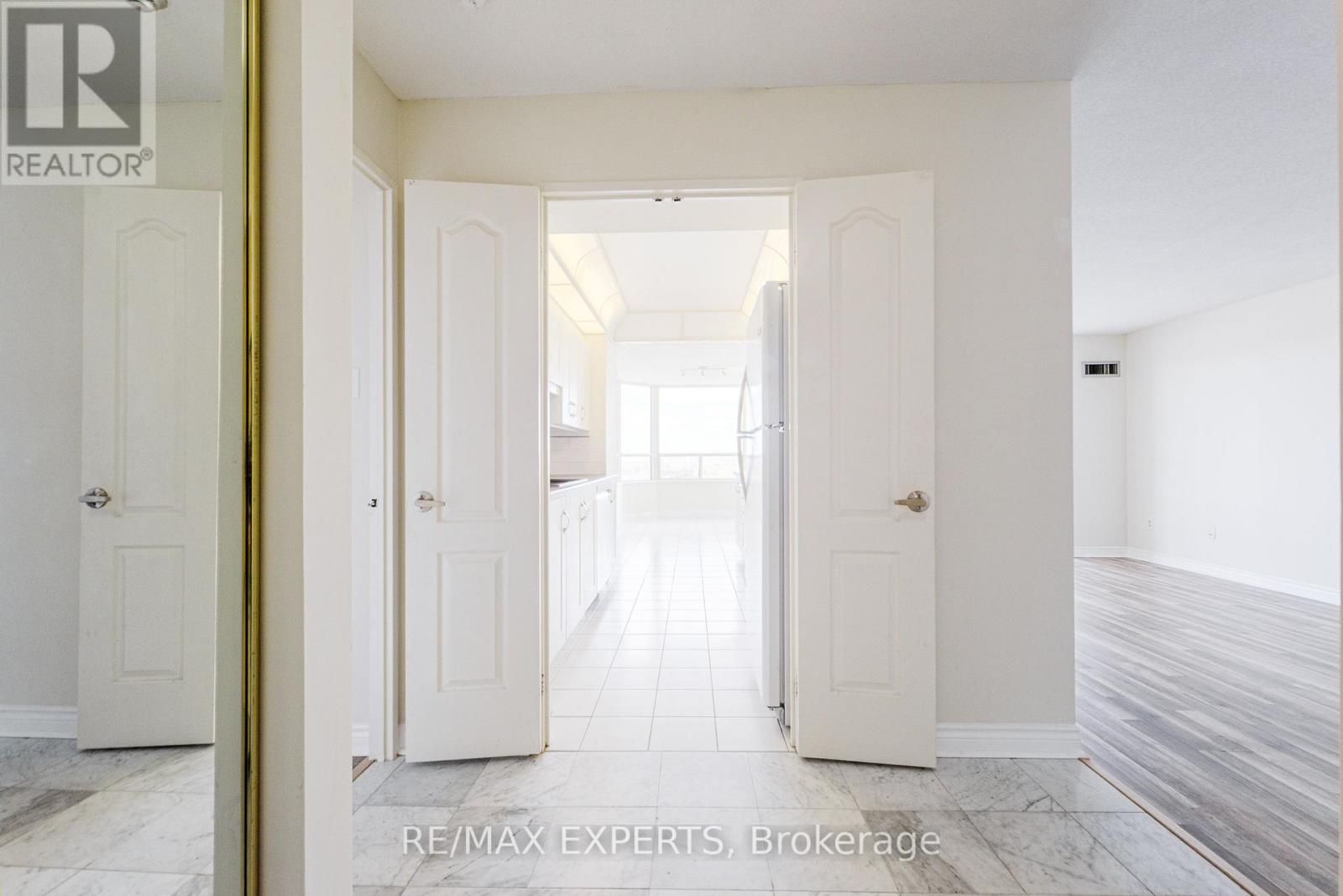 1506 - 7 Townsgate Drive, Vaughan, Ontario  L4J 7Z9 - Photo 7 - N13030196