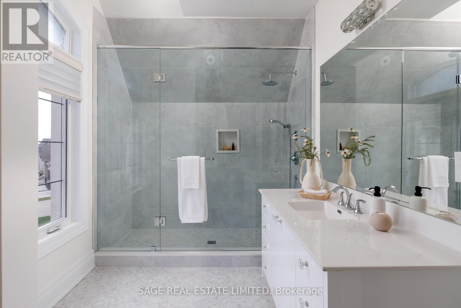 42 Winterlude Court, Vaughan, Ontario  L0J 1C0 - Photo 45 - N13030238