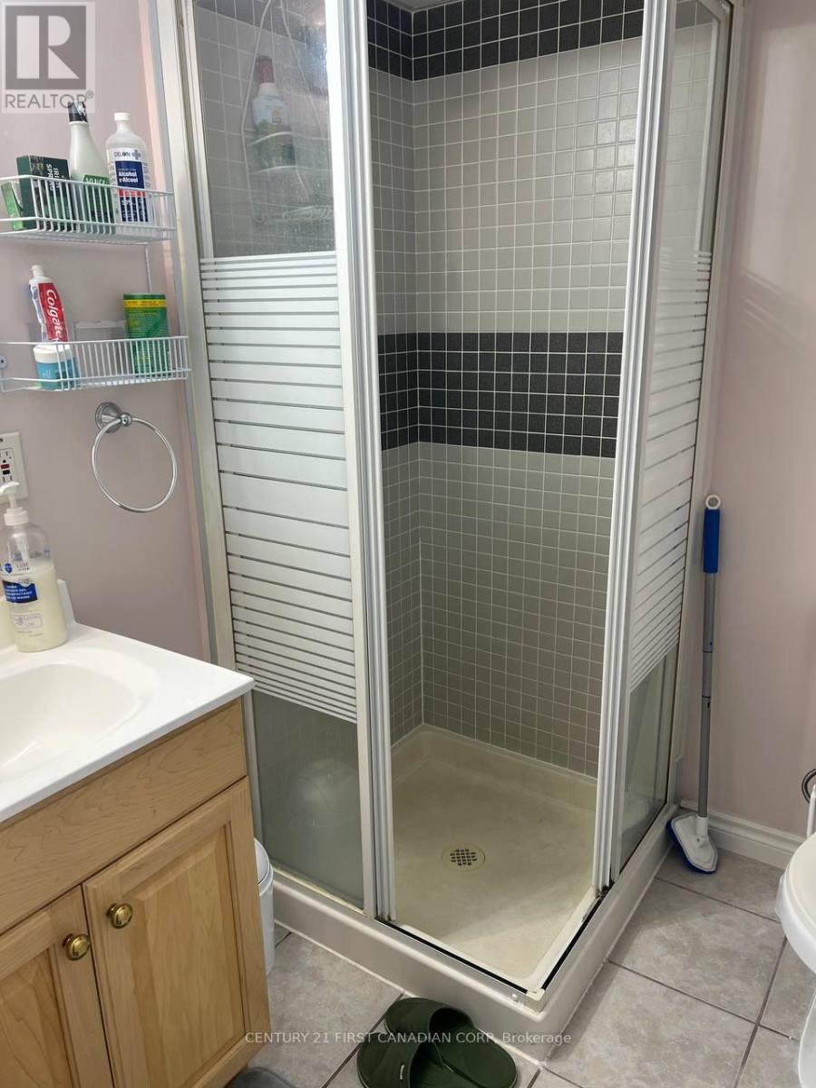 12 Wenlock Crescent, London North, Ontario  N6G 3B6 - Photo 28 - X13030266