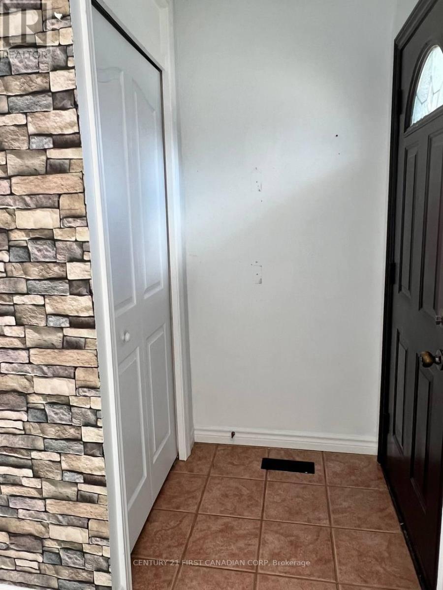 12 Wenlock Crescent, London North, Ontario  N6G 3B6 - Photo 4 - X13030266