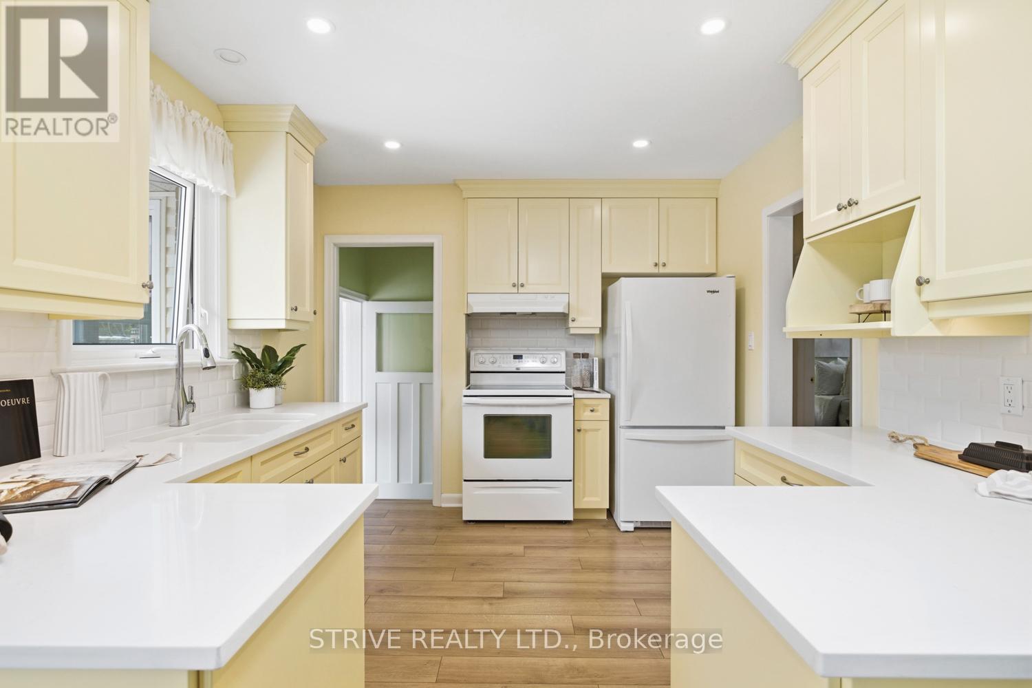 447 Ridgeway Avenue, Oshawa, Ontario  L1J 2V8 - Photo 5 - E13024030