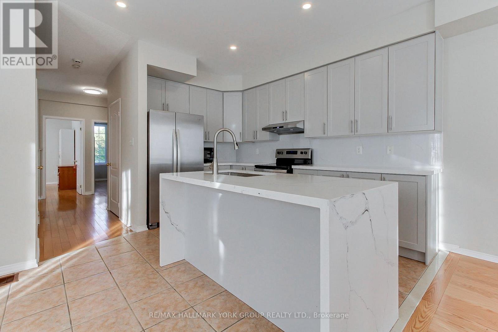 60 Delabo Drive, Toronto, Ontario  M3J 3S4 - Photo 5 - W13030150